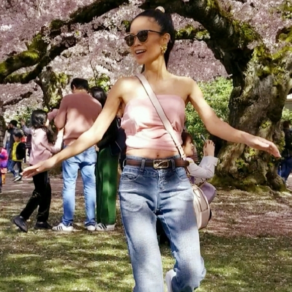 Butterfly stud earrings NWT - Picture 7 of 7